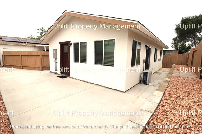 Building Photo - 2 bed, 1.5 bath Home in Mira Mesa AVAILBLE...