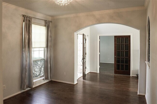 Foto del edificio - 10234 Five Oaks Ln