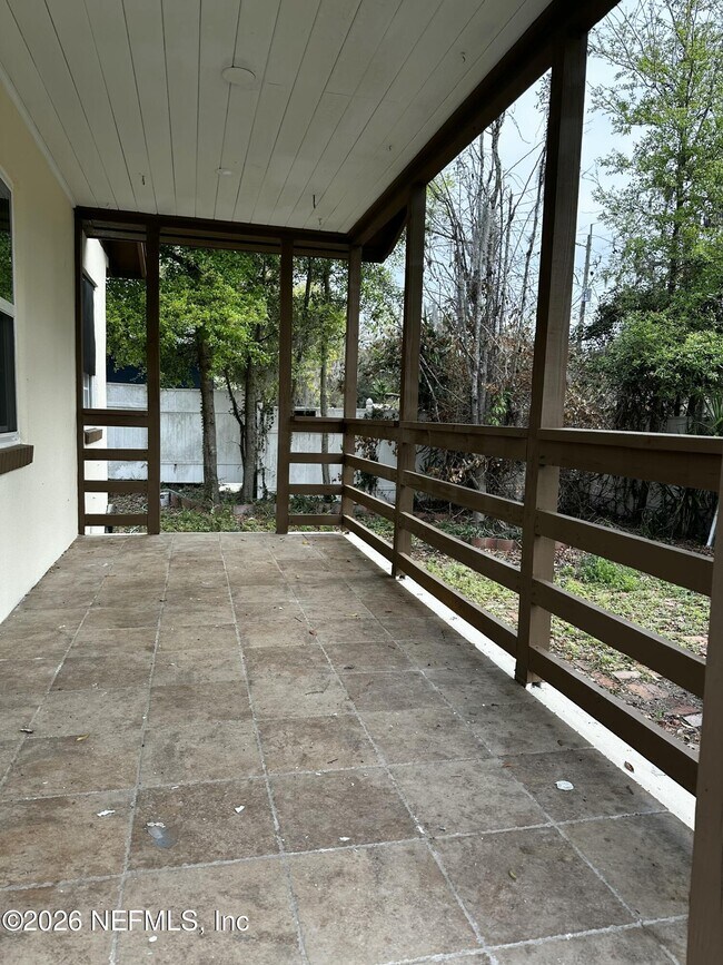 Foto del edificio - 5637 Floral Bluff Rd