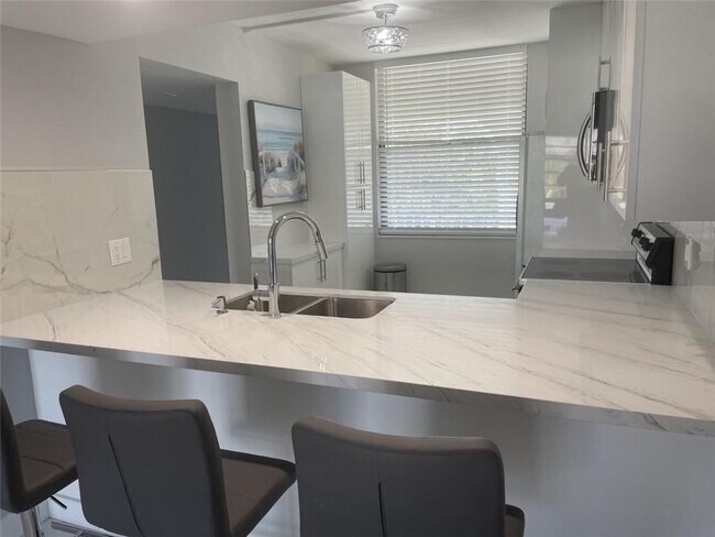 Foto del edificio - 1721 Whitehall Dr