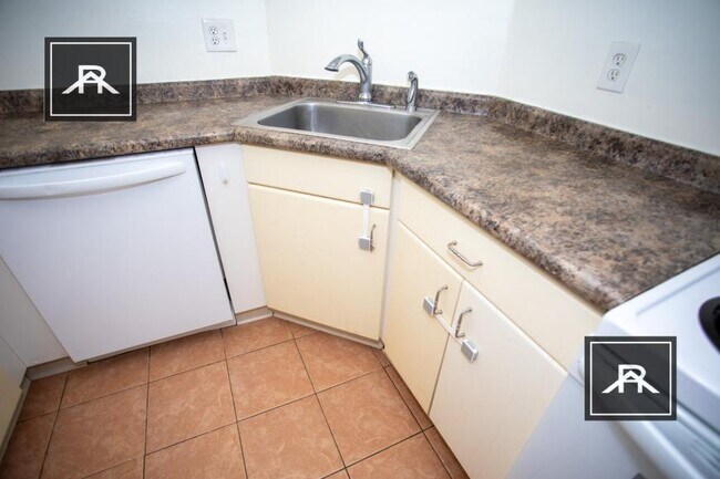 Foto del edificio - 2 bedroom in Brookline MA 02446