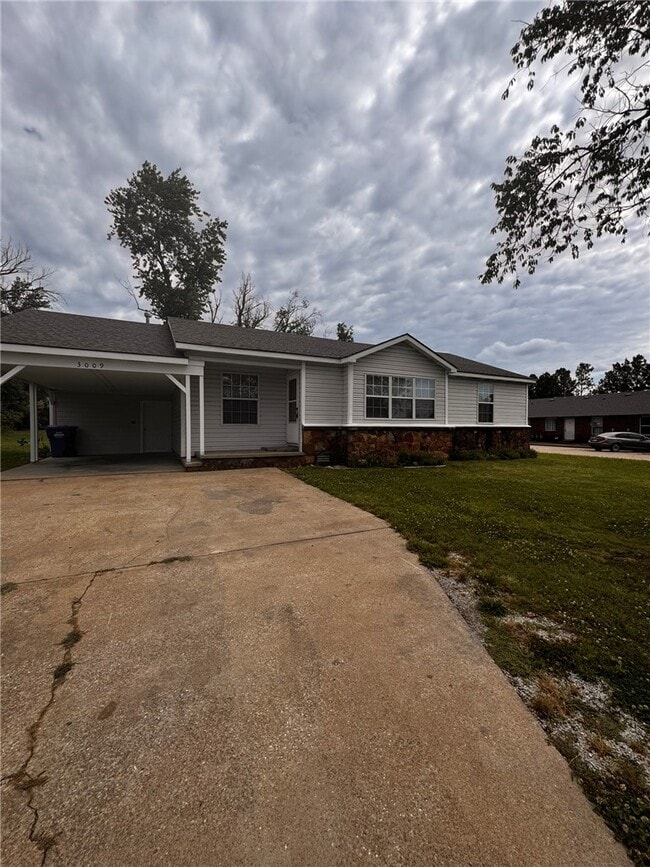 Building Photo - 3009 W Olive St