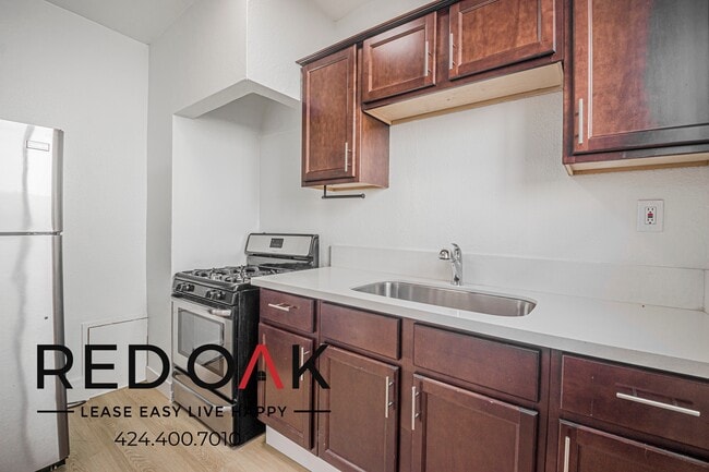 Foto del edificio - 4348 Lockwood Ave