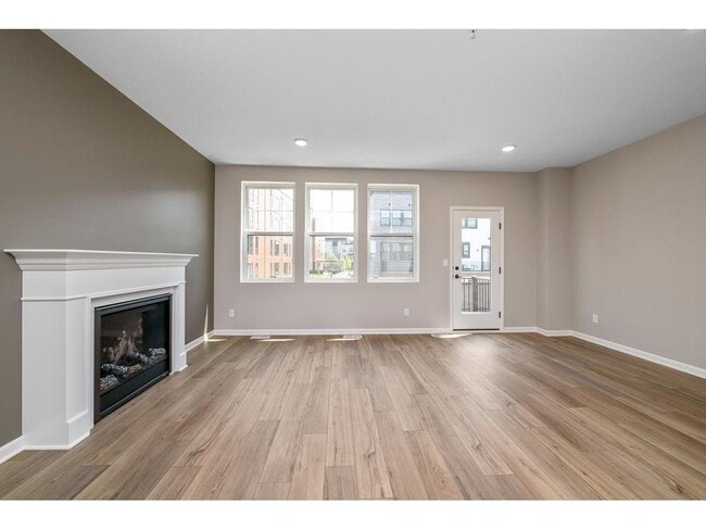 Building Photo - 848 S Woodlawn Ave
