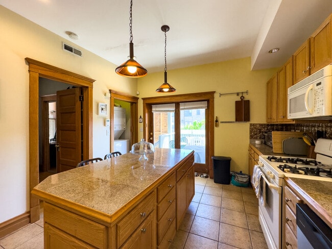 Foto del edificio - 2707 N Kimball Ave