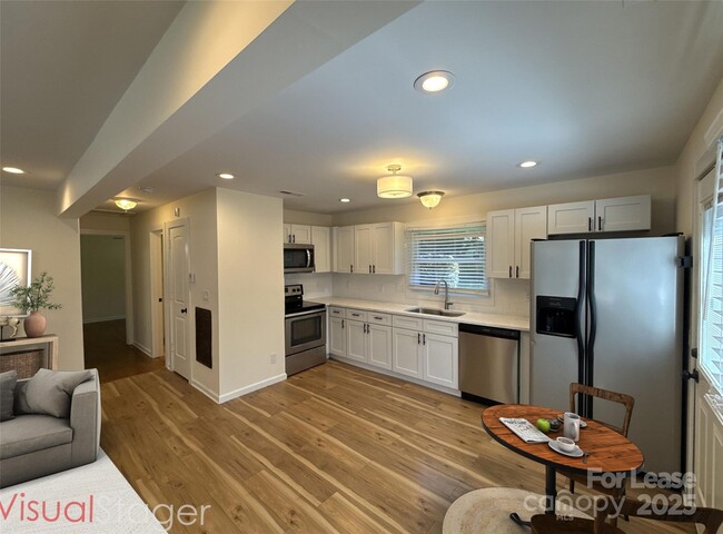Foto del edificio - 200 Skyland Ave