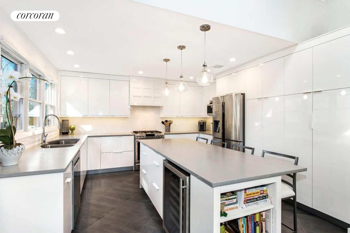Foto principal - 1083 Sagg Rd
