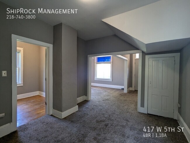 Foto del edificio - 417 W 5th St