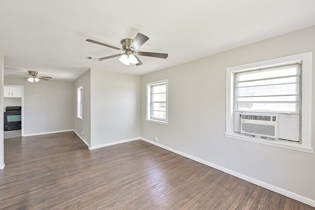 Foto del edificio - 1501 Greenbrier Dr