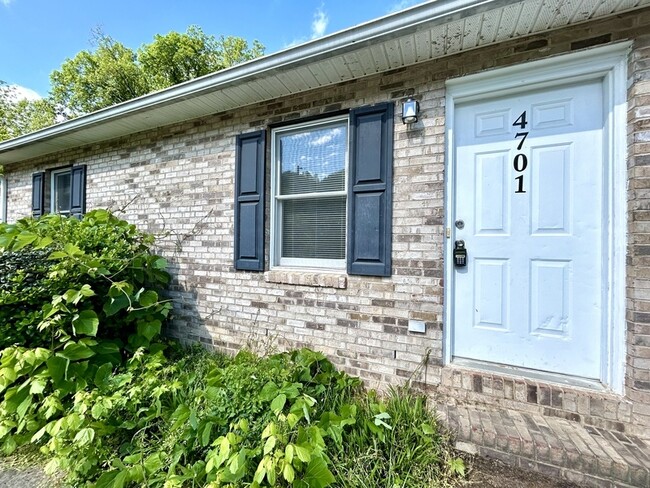 Foto del edificio - 4701 Grassy Creek Rd