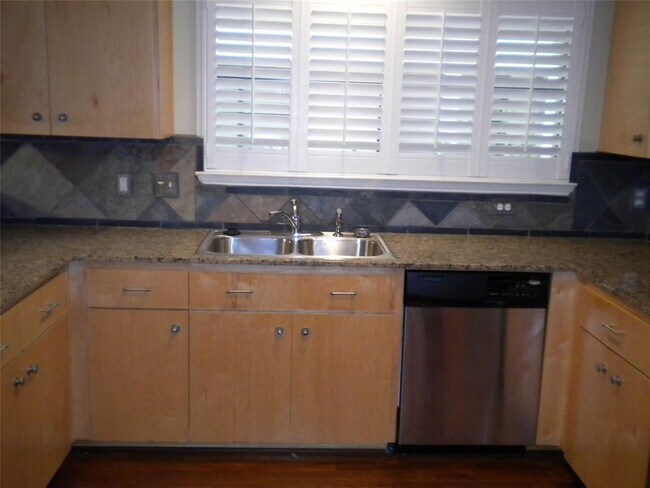 Foto del edificio - 1342 Rutland St