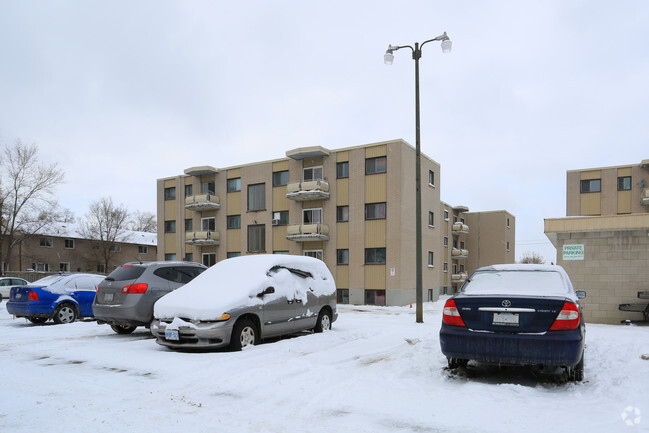 Building Photo - 147-149 Fairway Rd N