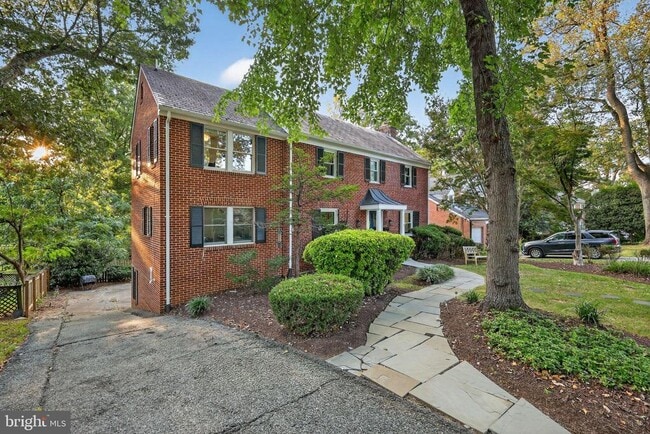 Building Photo - 9302 W Parkhill Dr