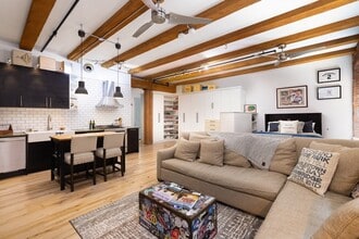 Building Photo - 21 Wormwood St