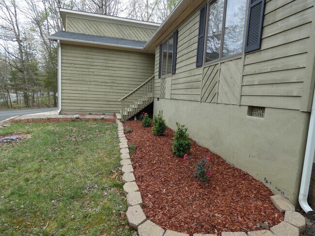 Foto del edificio - 1313 Lakeview Pkwy