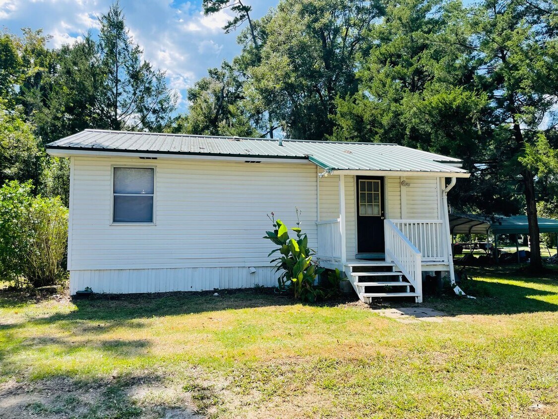 Primary Photo - Quaint 2 Bedroom Home Available Now!