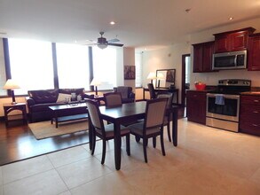 Building Photo - Gallery 515