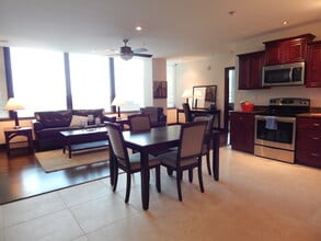 Building Photo - Gallery 515