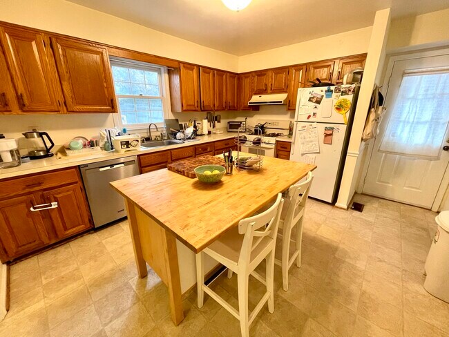 Building Photo - 9811 Hollow Glen Pl