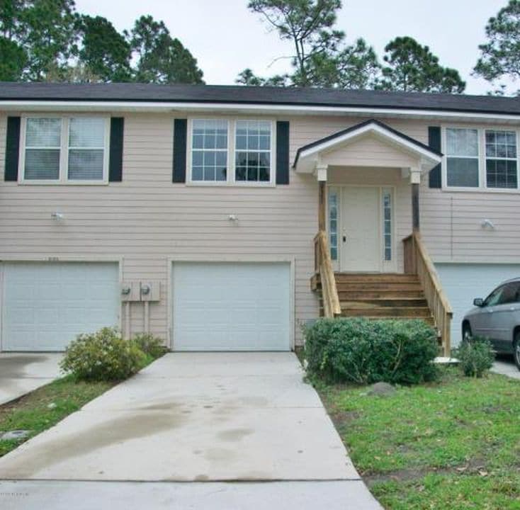 Primary Photo - Welcome to this charming 2-bedroom, 2-bath...