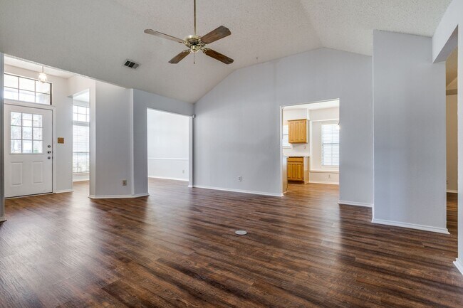 Foto del edificio - Lovely 3 Bedroom, 2 Bathroom Home in Mesqu...