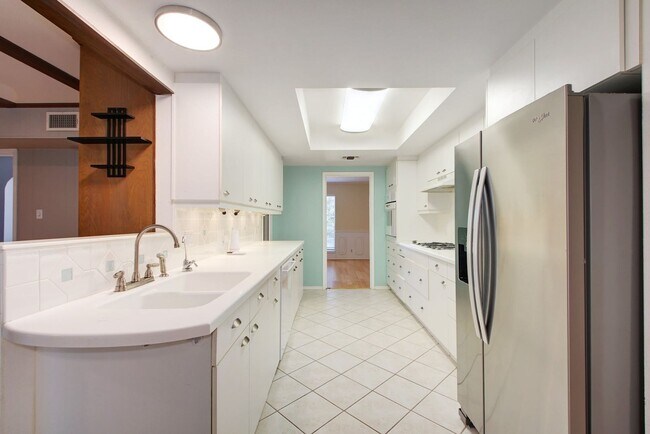 Building Photo - Northwest Hills 5 Bed Home!