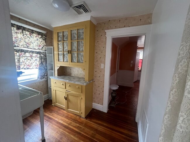 Building Photo - 1458 Dixwell Ave