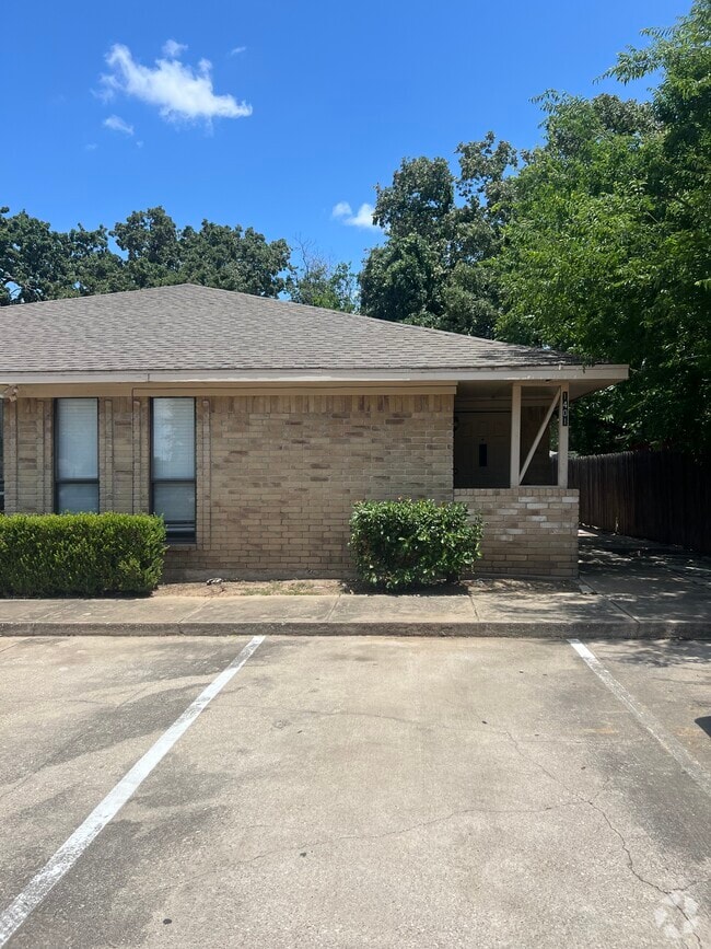 Front of Property - 1401 Lackey Ct