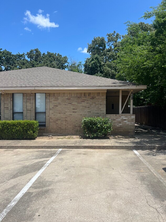 Frente de la propiedad - 1401 Lackey Ct