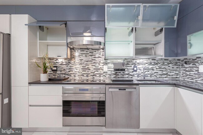 Foto del edificio - 5902 Mt Eagle Dr