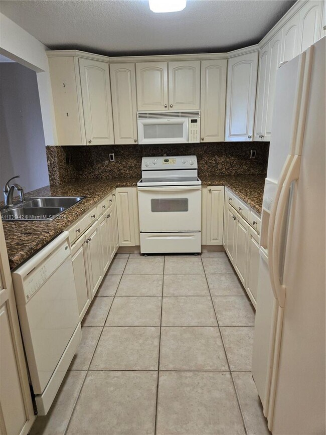 Foto del edificio - 10777 W Sample Rd