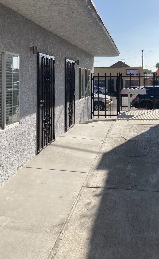 Foto del edificio - 10023 S Hoover St