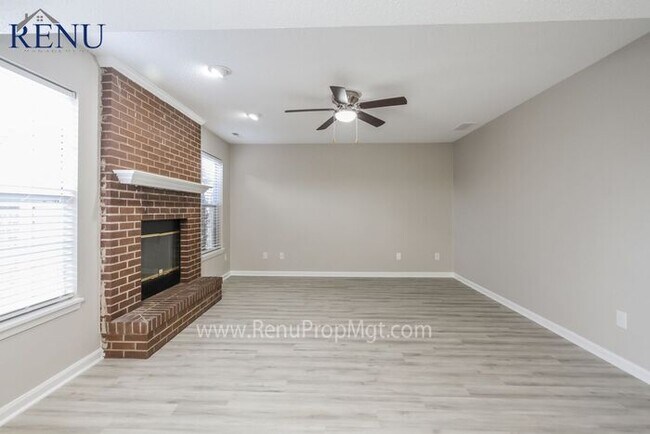 Foto del edificio - Available Now!