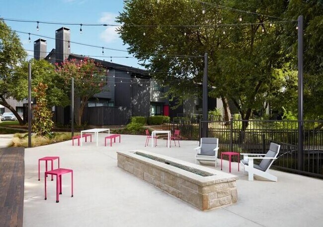 Foto del edificio - 8303 Skillman St
