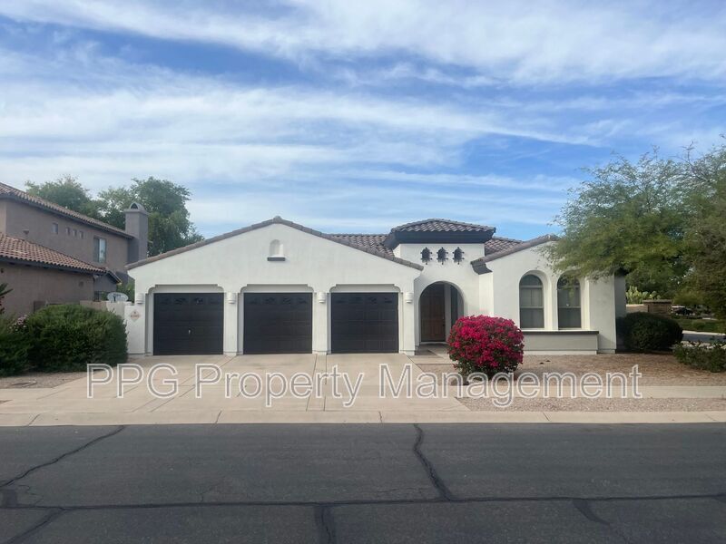 Foto principal - 696 W Mesquite Ln