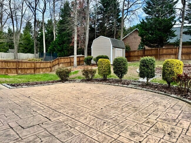 Foto del edificio - 3004 Southhampton Dr