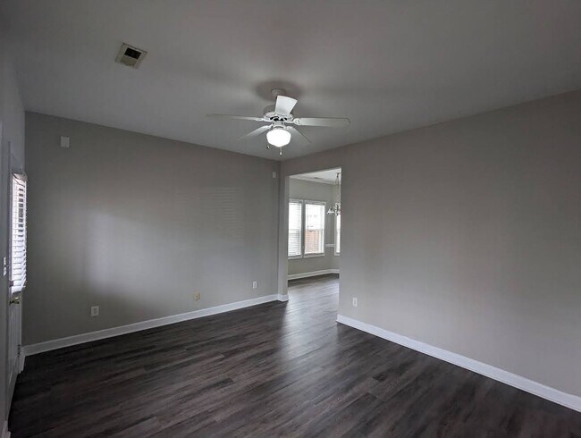 Building Photo - 3 BEDROOM, 2 BATH in HUNTERSVILLE