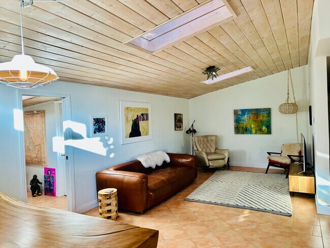 Living Room - 5149 Tendilla Ave