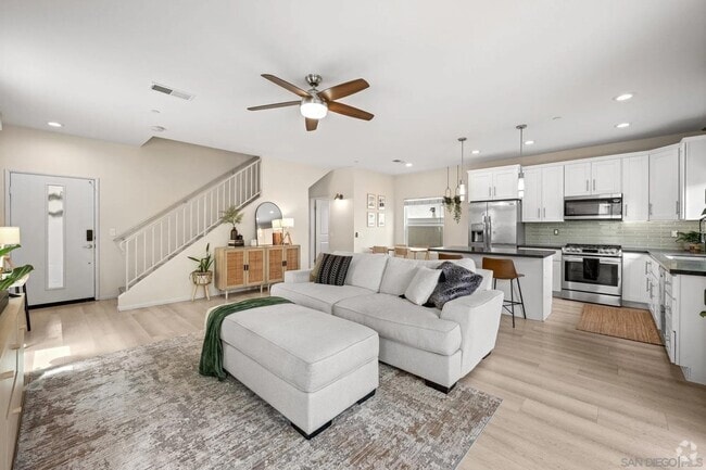 1289 Donax Ave