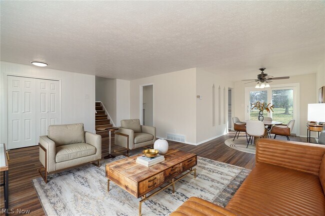 Foto del edificio - 8671 Ashwood Dr