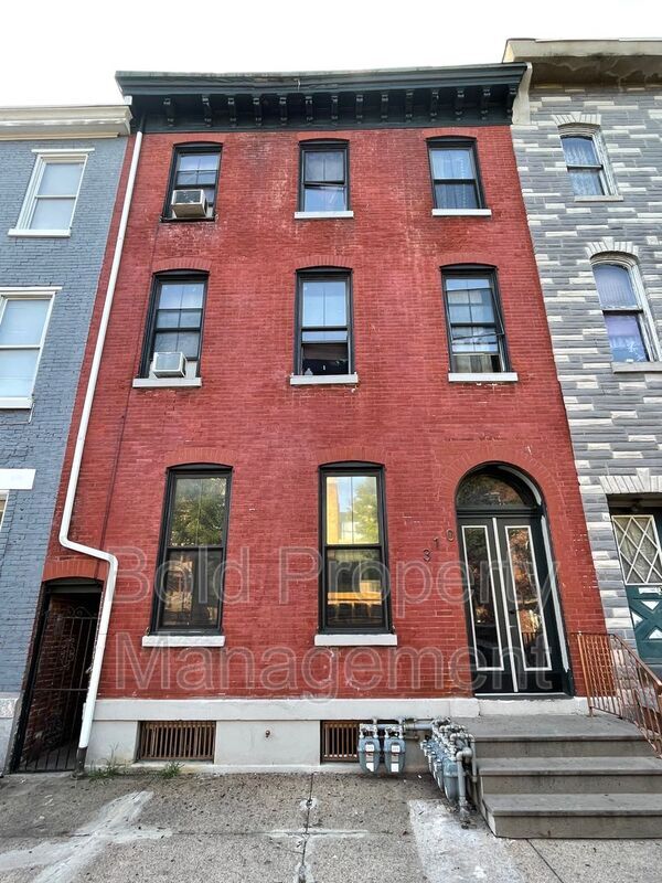 Building Photo - 310 S 5th St