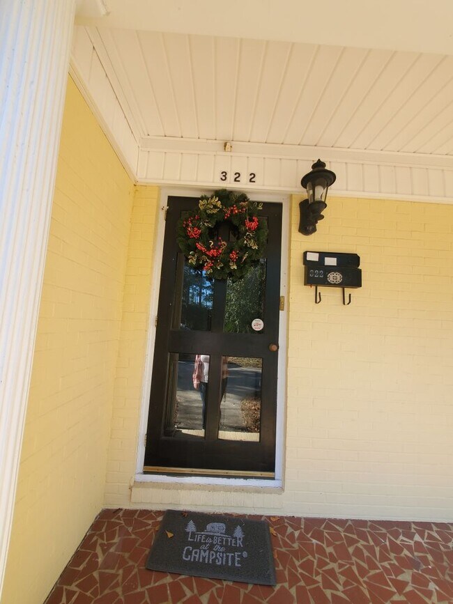 Foto del edificio - 322 S. McPherson Church Rd. ~ Westwood