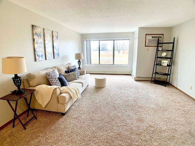 Building Photo - Riverstone Apartments