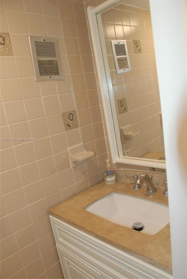 Foto del edificio - 10907 N Kendall Dr