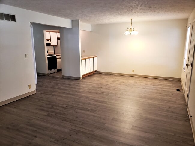 Building Photo - 304 College Park Dr