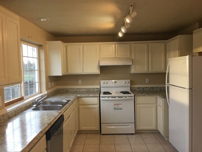 Foto del edificio - Updated Duplex -3 Bedroom 1.5 Bath - 4886 Fergus Avenue!