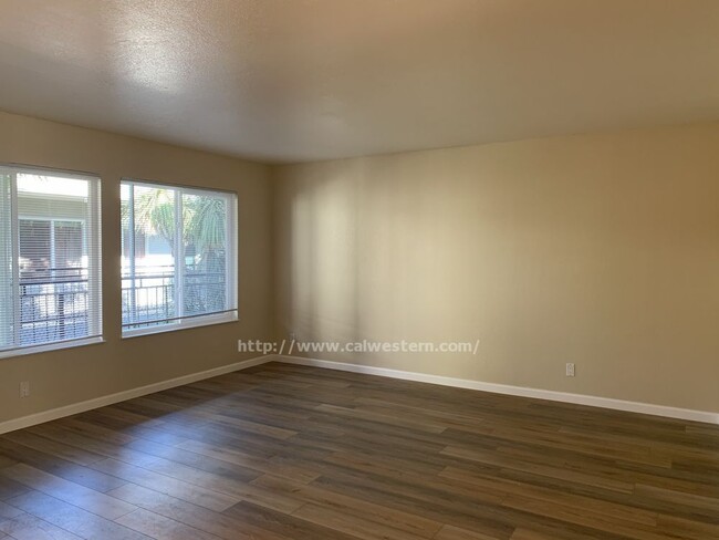 Building Photo - 1211 Garbo Way