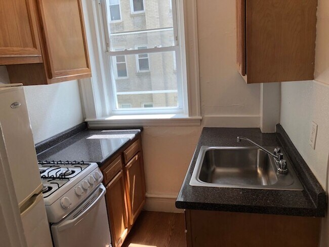 Foto del edificio - 9/1 No Fee! Spacious Studio in Fenway/Kenmore!