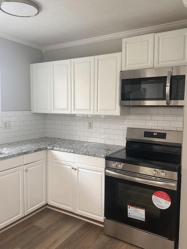 Foto del edificio - 3317 Oaklyn Ct