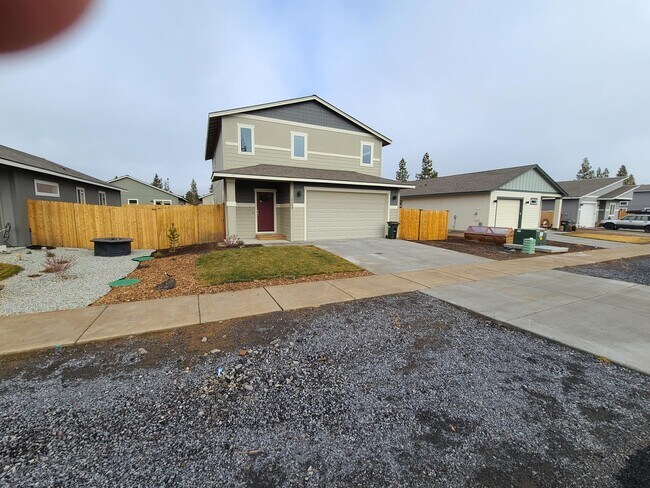 Foto del edificio - 16440 Bassett Rd